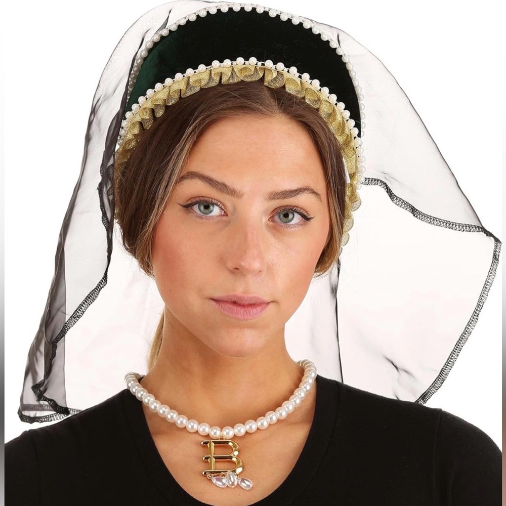 👑NWT- Queen Anne Boleyn / Renaissance Costume Kit- Hat With Veil & Necklace